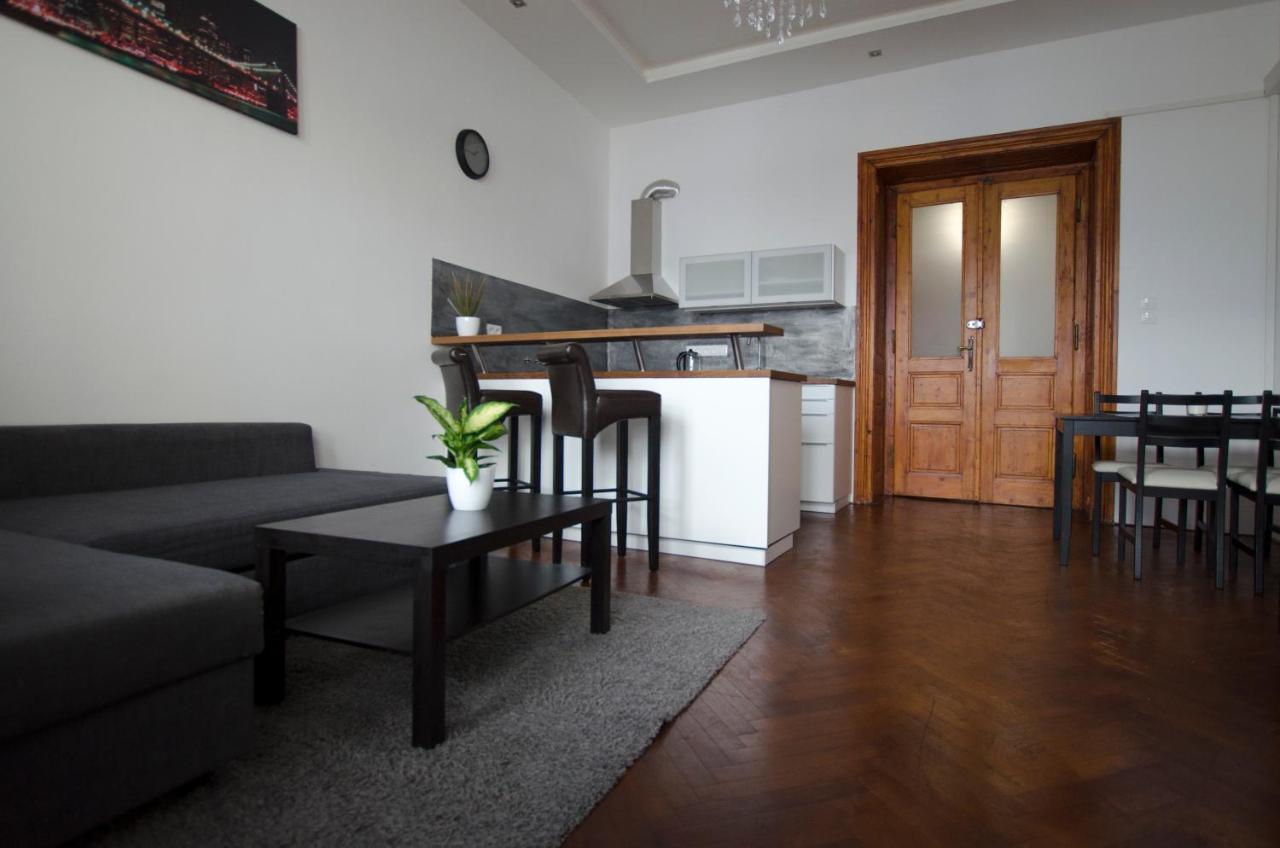 Globe Hostel Prague Adults Only Экстерьер фото