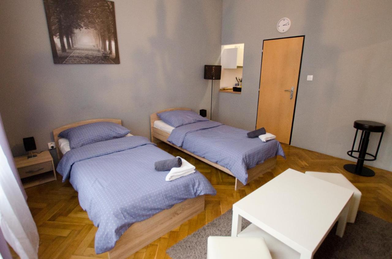 Globe Hostel Prague Adults Only Экстерьер фото
