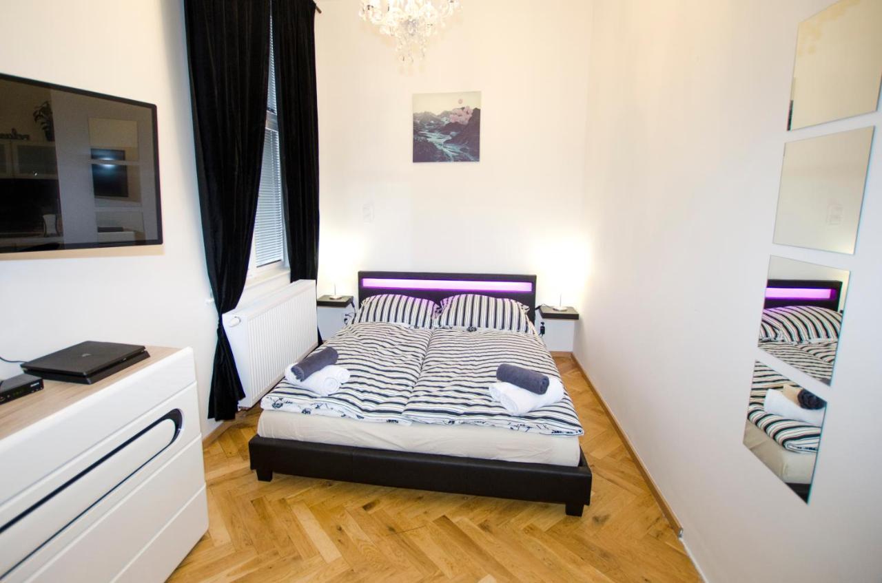 Globe Hostel Prague Adults Only Экстерьер фото