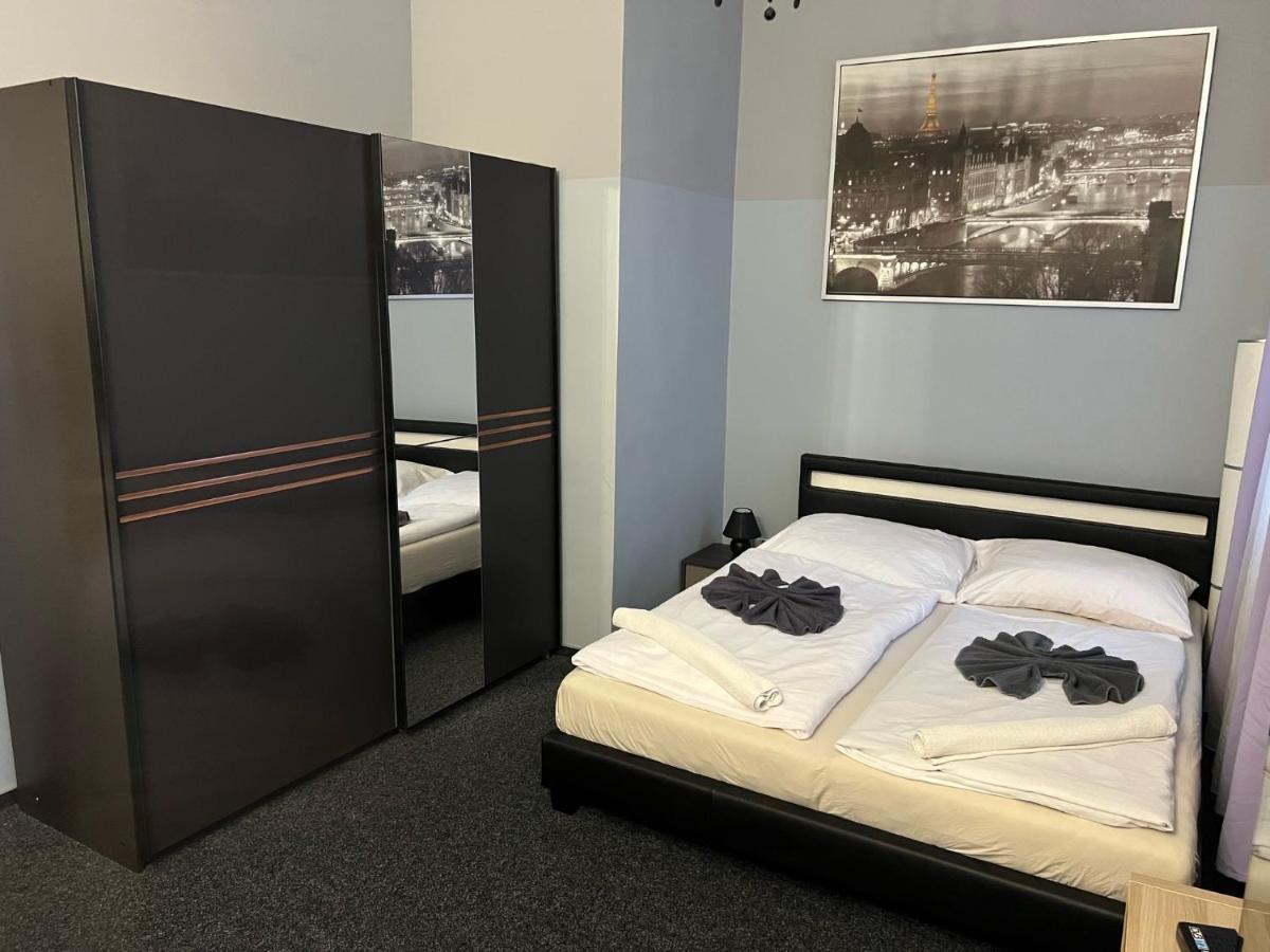 Globe Hostel Prague Adults Only Экстерьер фото