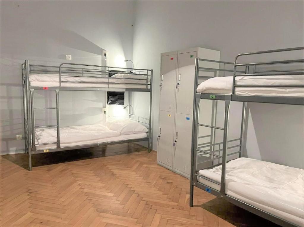 Globe Hostel Prague Adults Only Экстерьер фото