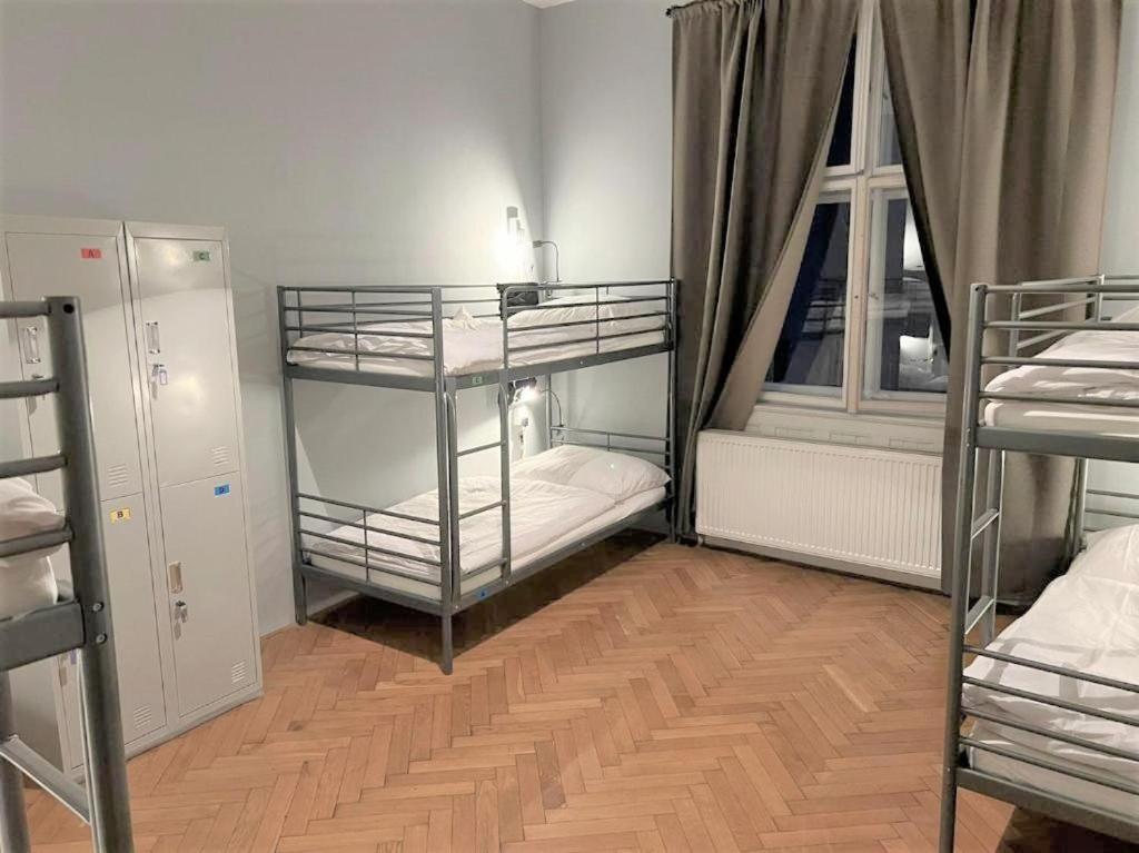 Globe Hostel Prague Adults Only Экстерьер фото